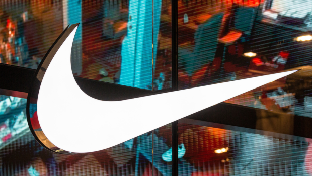 opeing nike juin cloche dor